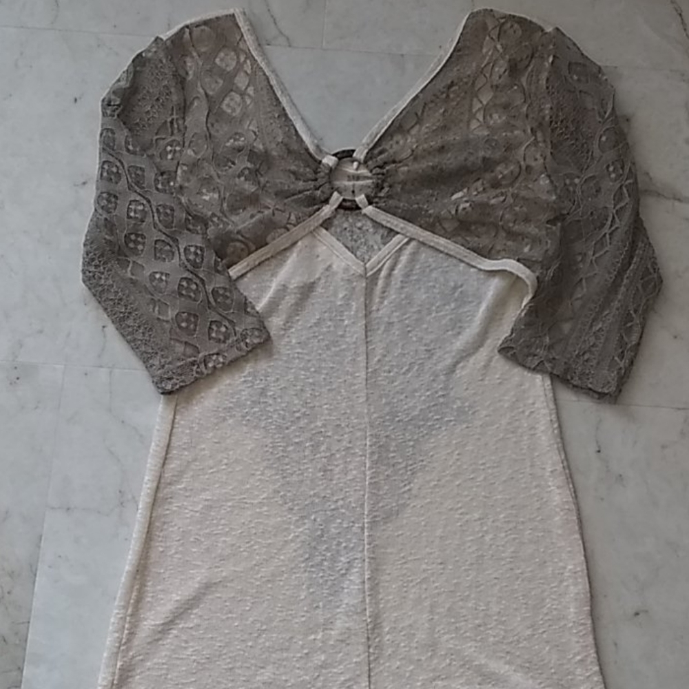 Angeles & Diamonds 3/4 sleeve top. - Picture 2 of 5